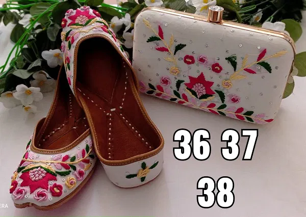 New Stylish Fancy Wear Punjabi Jutti And Matching Combo Clutch